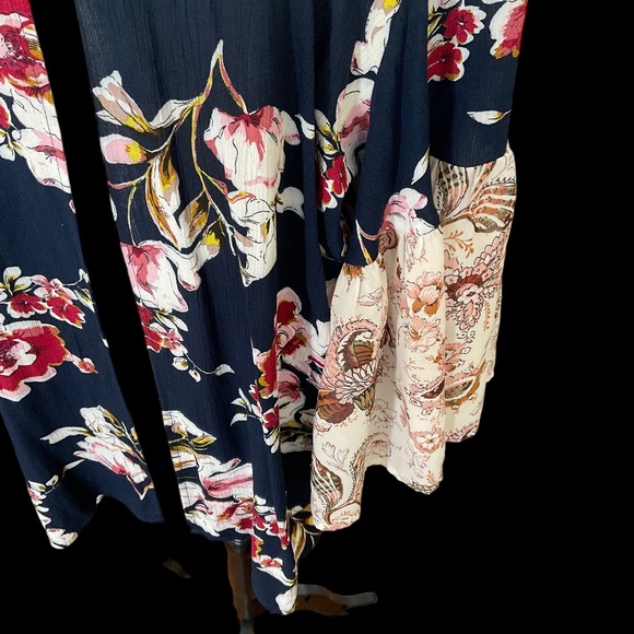 💖 Boho Blossom Bell-Sleeve Kimono Jacket 💖 - Picture 2 of 3